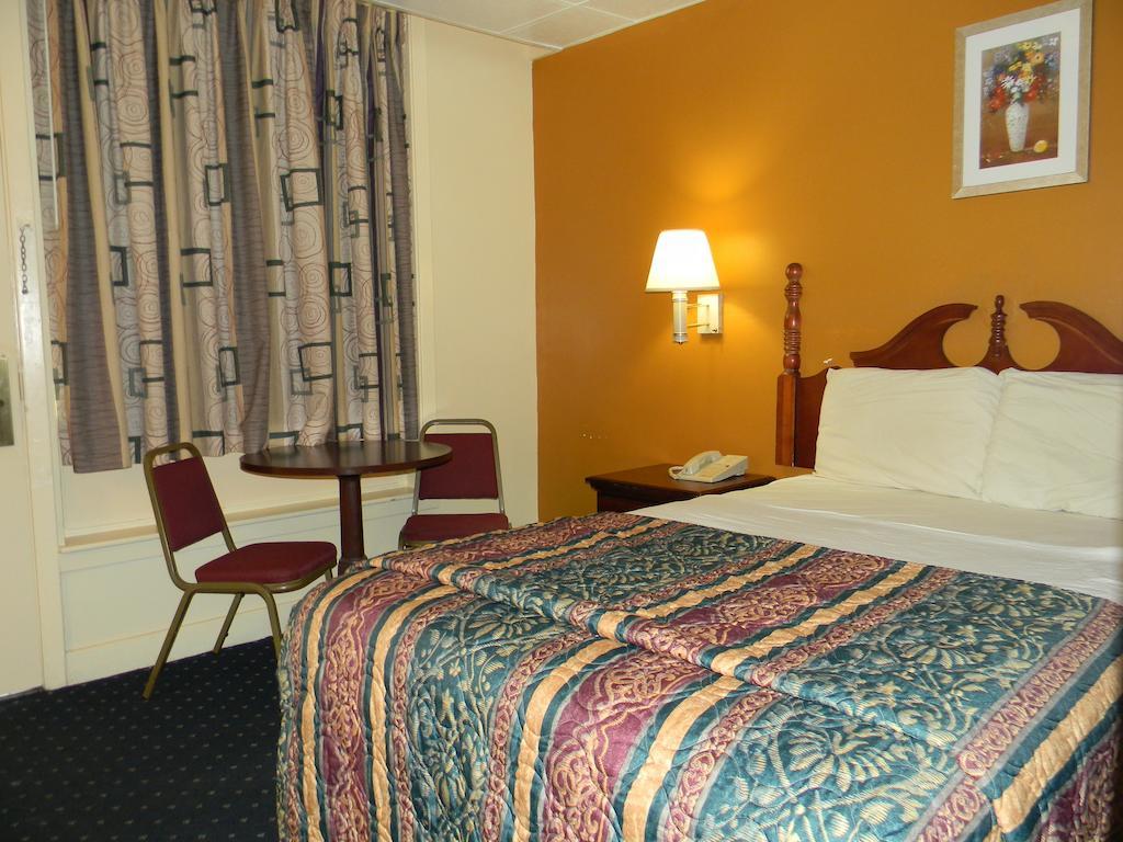 Fairfax Motel Roanoke Rapids Δωμάτιο φωτογραφία